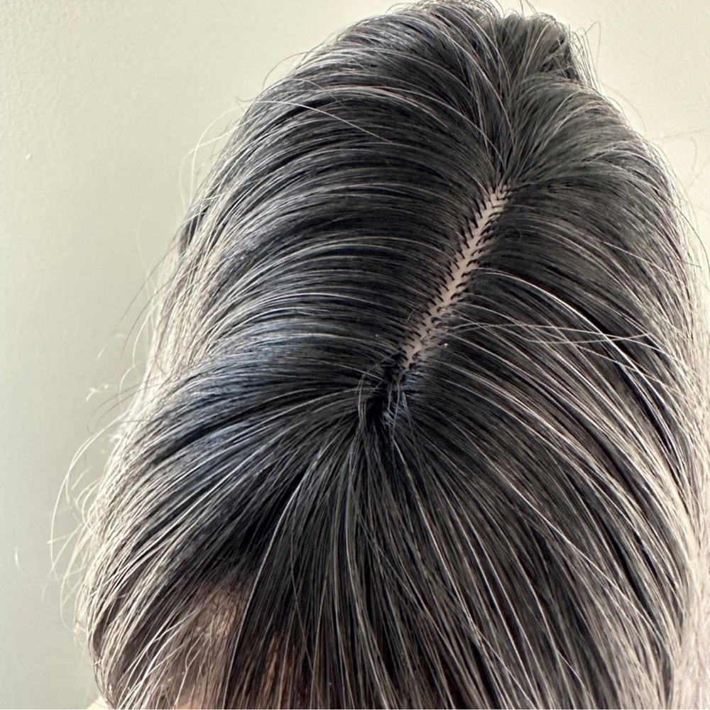 New 16-inch Ombre Grey Curly Bob with Bangs (Synthetic Wig) - Picture 5 of 5